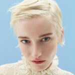 Julia Garner Instagram – Gucci Horsebit 1955. 💘

Photographed by the sweetest most talented @mertalas @macpiggott 🍭

#gucci