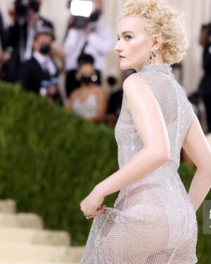 Julia Garner Instagram - 🤍MET 🤍 Thank you 
@metcostumeinstitute 
@voguemagazine. Also BIG THANK YOU to the STELLAR @stellamccartney and my amazing team for making this happen. Last night was a dream. Love you all. #metgala 🤍

Dress @stellamccartney 
Style @elizabethsaltzman 
Makeup @patmcgrathreal 
Hair @bobbyeliot 
Nails @betina_goldstein 
Skin @lordgmv 
Color @lindsay.m.mcallister