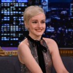 Julia Garner Instagram - @juliagarnerofficial takes us through the process of nailing con artist Anna Delvey’s accent. #FallonTonight