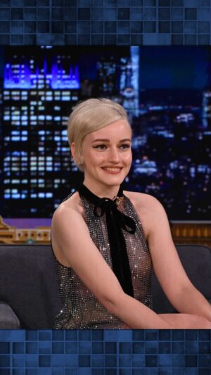 Julia Garner Instagram - @juliagarnerofficial takes us through the process of nailing con artist Anna Delvey’s accent. #FallonTonight
