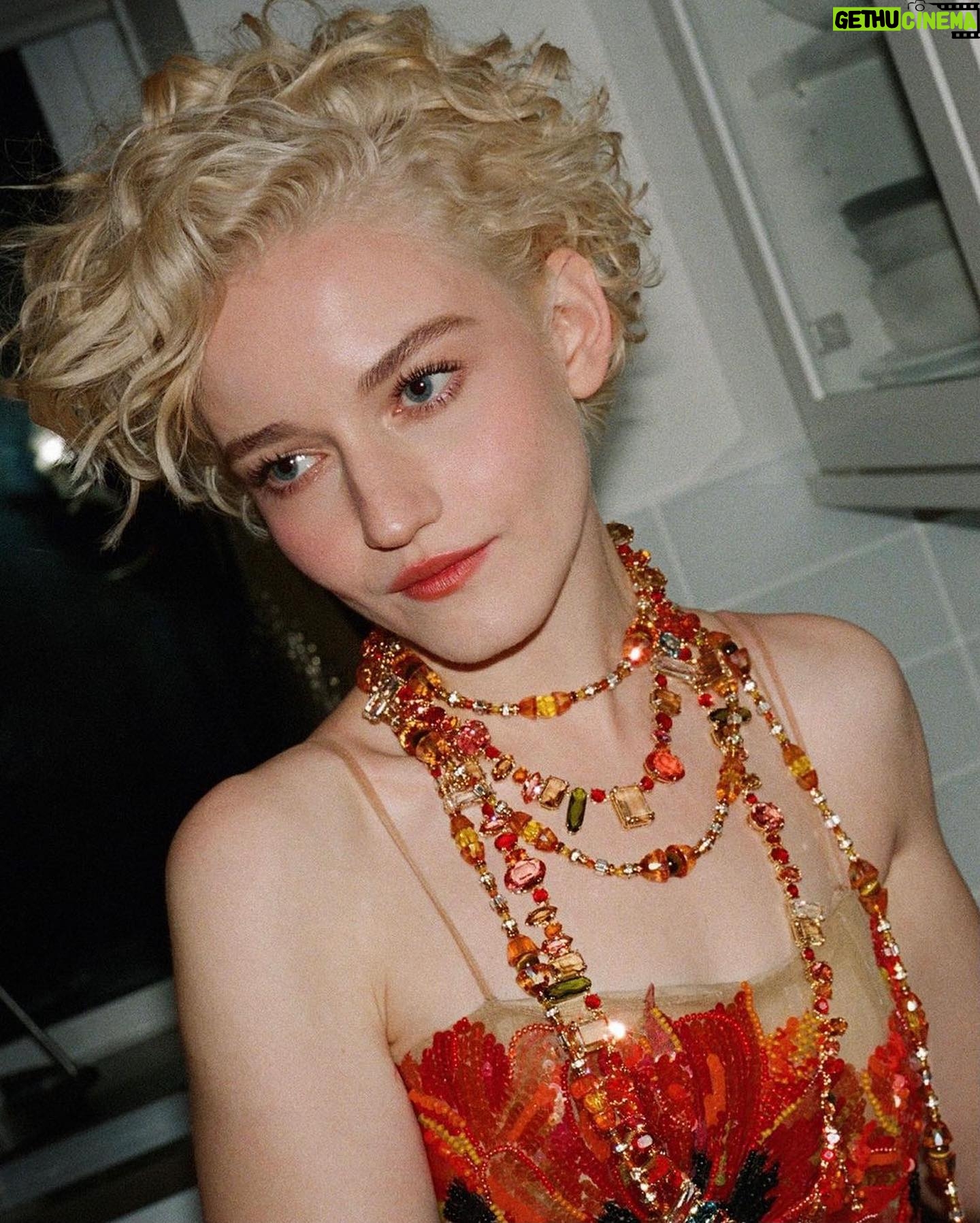 Julia Garner Instagram - The holidays are just better when you are covered in @SwarovskiCrystals! Thank you @voguemagazine and @Swarovski for another amazing project together. #IgniteYourDreams ❤️🔥 Stylist: @tabithasimmons Makeup: @hungvanngo Hair: @bobbyeliot @giovannaengelbert