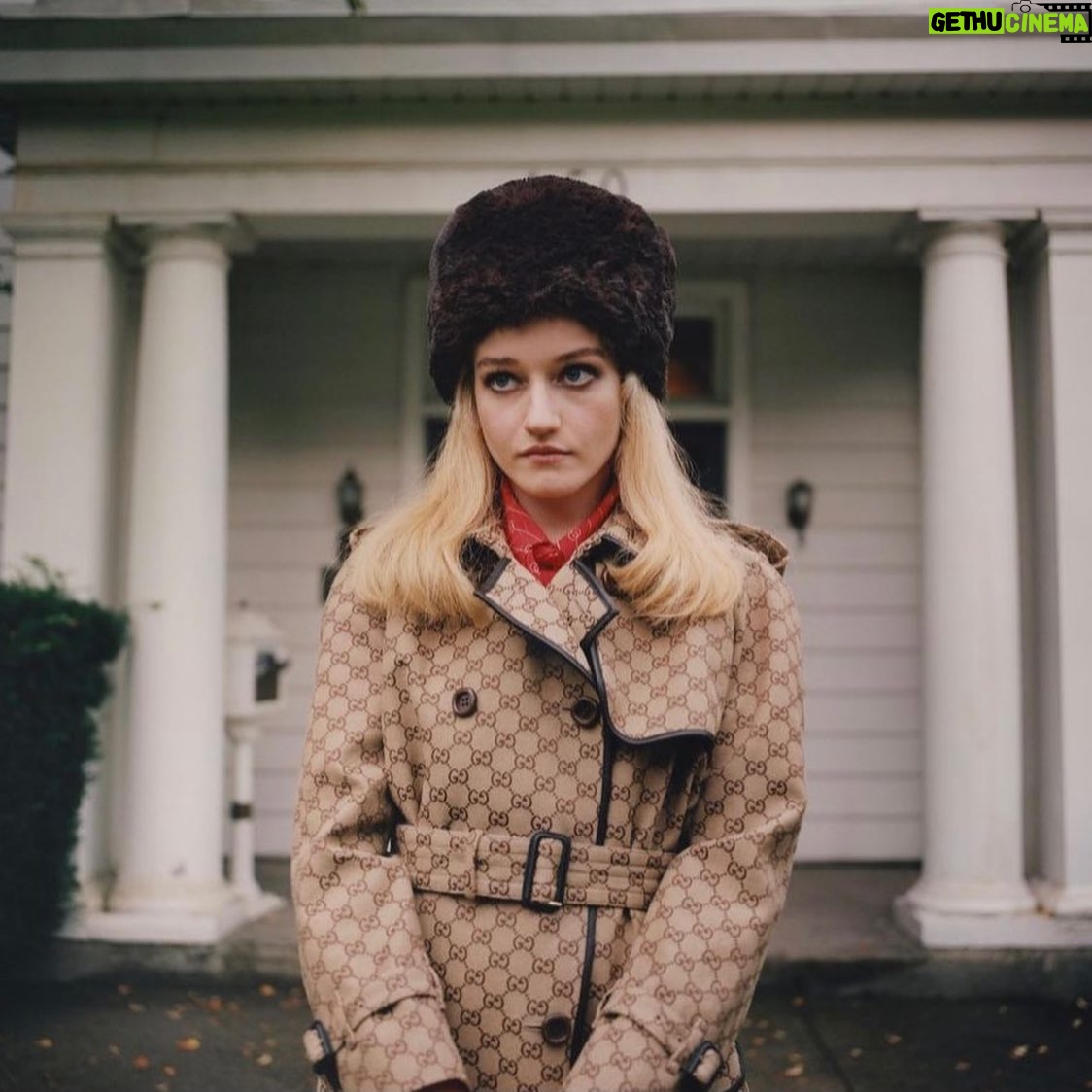 Julia Garner Instagram - W MAGAZINE π€ Magazine: @wmag Photographer: @renellaice Editor in Chief: @saramoonves Editor at Large: #LynnHirschberg Styling: @saramoonves Sittings Editor: @aaalliata Story: @jennycomita Hair: @estherlangham Makeup: @sallybranka Manicure: @naominailsnyc Set Design: @wetdisgrace Production: @onethirtyeightproductions W VOLUME FOUR 2021, THE POP ISSUE