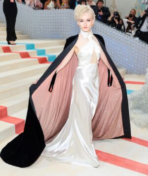 Julia Garner Instagram - Karl Lagerfeld: A Line of Beauty. Thank you @metmuseum and @voguemagazine for the elegant evening. Such a beautiful tribute to Karl Lagerfeld. Also, thank you to the @gucci family and my incredible creative team for putting together this dreamy look. 💕😻💕 #metgala2023