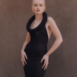 Julia Garner Instagram - ✨ Moments before @vanityfair captured by the phenomenal @eliastahan. I love you all. 🫶#VFOscars#VanityFairOscarparty#oscars