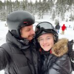 Julia Garner Instagram - Ski day! ⛷❄️🤍 HAPPY NEW YEAR! XO (FYI this is faux fur)
