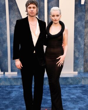 Julia Garner Instagram - Well…that was a fun way to spend a Sunday. Thank you @vanityfair for hosting such a great party Oscar’s party! I don’t know if our feet will ever fully recover💃 🪩 🕺🏼💋 

#VFOscars#VantityFairOscarParty#oscars2023#oscars 

Thank you to the incredible team! 
@off____white 
@ibkamara 
@ninarunsdorfjewelry 
@elizabethsaltzman 
@bobbyeliot 
@emilychengmakeup 
@betina_goldstein 
@lordgmv 
@traceycunningham1 
@facegym
@jlozbeauty