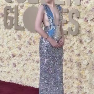 Julia Garner Instagram - Golden Globes for the girlies. 💕 Congratulations to all the winners. ⭐️

Thank you @sabatods and @gucci for the most gorgeous sparkly dress. 🪩