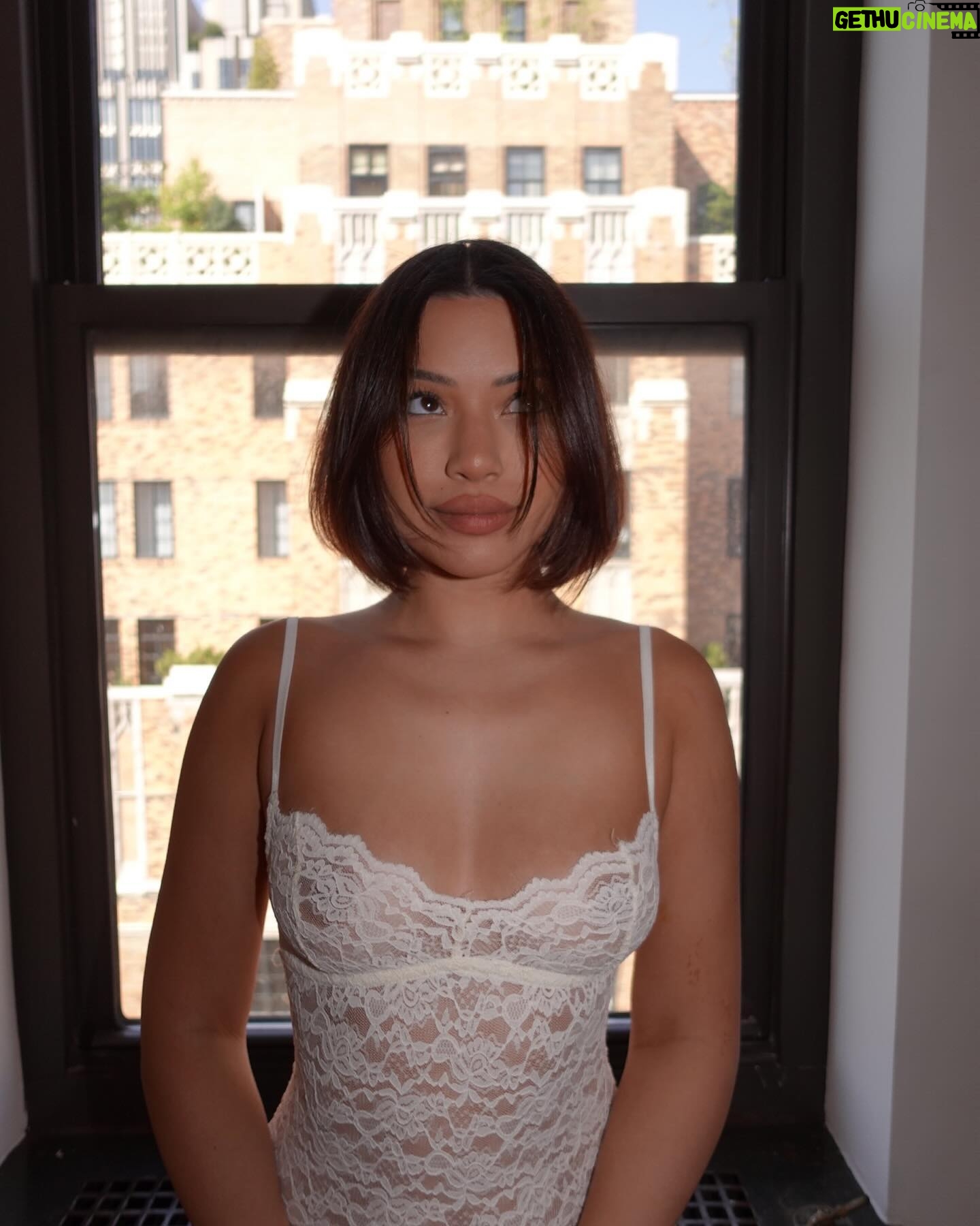 Julia Kelly Instagram - Back in the city again ♥︎
