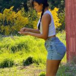 Julia Kelly Instagram – old boot goofin’