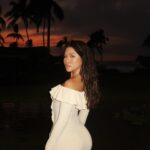 Julia Kelly Instagram - ☽