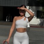 Julia Kelly Instagram - Back in sunny LA ☺︎ Set is @meshki #meshkipartner