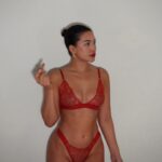 Julia Kelly Instagram - christmas came early 💌 @loungeunderwear is having a 60% off sale that’s too good to pass up!