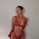 Julia Kelly Instagram - christmas came early 💌 @loungeunderwear is having a 60% off sale that’s too good to pass up!