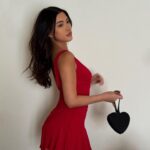 Julia Kelly Instagram – tis’ the season 💌