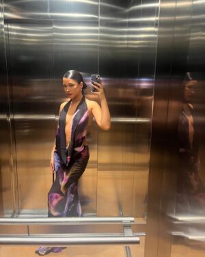 Julia Kelly Instagram - Loves a good summer dress 🏹