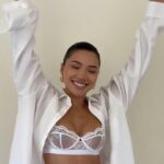 Julia Kelly Instagram - I wanna be hugged for a week straight ☽⭐︎🫂☁️