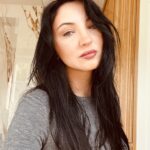 Julia Michaels Instagram – What would be your best pick up line to make a new friend