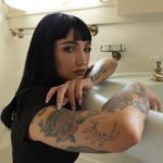 Julia Michaels Instagram – Sink or swim