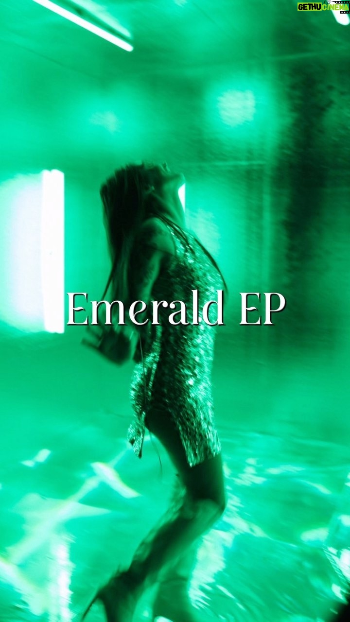 Julia Michaels Instagram - What’s your favorite green emoji? Emerald out now 💚