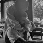 Julia Michaels Instagram - Going into the new year with clear skin, more ass than torso, new love, amazing friends, incredible family, a less shitty drummer in my heart (thank you for fixing me @cedarssinai ) and more self love than I’ve ever felt. Thank you to everyone that made all these incredible achievements happen this year and all the sorry to me too love. BRB gonna go write a New Years resolution list and then never actually do any of it. ❤️🤌🏼