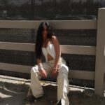 Julia Morgante Instagram - ne vous inquiétez pas j’ai bien fait le deuil de mon séjour aux US, mais je me dois de vous reparler de cet incroyable pantalon @revolve (mettez LCDE-WP280 dans la barre de recherche du site) 🫶🏼 ps : oui je marche dessus, on ne fait pas tous 1m76 ici ok ?