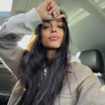 Julia Morgante Instagram – un petit selfie pour commencer l’année ! ne m’oubliez pas trop quand même, promis je suis toujours là 😏

ma bouche : @lestudiodusourcil
mes ongles : @les._.demoiselles