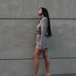 Julia Morgante Instagram – au cas ou des fois j’oublierais que je sais également porter une robe et des talons… encore une tenue full @prettylittlething pour ne pas changer 👽

#collaborationcommerciale