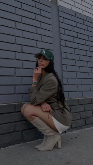 Julia Morgante Instagram - prêt(e)s à affronter cette nouvelle semaine ? 💚 (L.A vibes ✨🇺🇸)