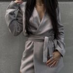 Julia Morgante Instagram - au cas ou des fois j’oublierais que je sais également porter une robe et des talons… encore une tenue full @prettylittlething pour ne pas changer 👽 #collaborationcommerciale