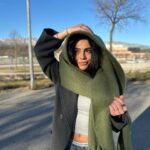 Julia Morgante Instagram – 17 degrés en février je m’en fiche laissez moi rentabiliser mon écharpe 🐊 bon week-end en ce joyeux dimanche ensoleillé !