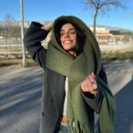 Julia Morgante Instagram – 17 degrés en février je m’en fiche laissez moi rentabiliser mon écharpe 🐊 bon week-end en ce joyeux dimanche ensoleillé !