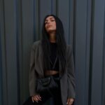 Julia Morgante Instagram - laquelle préférez-vous ? 🌵🪖📗 j’hallucine, il ne fait même pas encore assez frais pour pouvoir porter mes blazer dans la journée ! celui-ci est l’un de mes fav, de chez @hm manucure : @les._.demoiselles bouche : @lestudiodusourcil