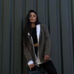 Julia Morgante Instagram - laquelle préférez-vous ? 🌵🪖📗 j’hallucine, il ne fait même pas encore assez frais pour pouvoir porter mes blazer dans la journée ! celui-ci est l’un de mes fav, de chez @hm manucure : @les._.demoiselles bouche : @lestudiodusourcil