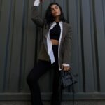 Julia Morgante Instagram – laquelle préférez-vous ? 🌵🪖📗
j’hallucine, il ne fait même pas encore assez frais pour pouvoir porter mes blazer dans la journée ! celui-ci est l’un de mes fav, de chez @hm 

manucure : @les._.demoiselles
bouche : @lestudiodusourcil