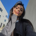 Julia Morgante Instagram - WELCOME LE MOIS D’AVRIL, BON WEEK-END INSTA ET VIVE LES BÉLIERS🤟🏼 conformément à la nouvelle loi des influenceurs, je déclare officiellement avoir eu recours à FaceApp pour donner un peu de volume dans mes cheveux, ainsi qu’avoir chouïa lissé ma figure (mais pas trop promis regardez j’ai laissé mes cernes) 👽