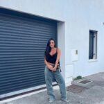 Julia Morgante Instagram – ce jean méritait un post à lui tout seul ! @prettylittlething 🩵