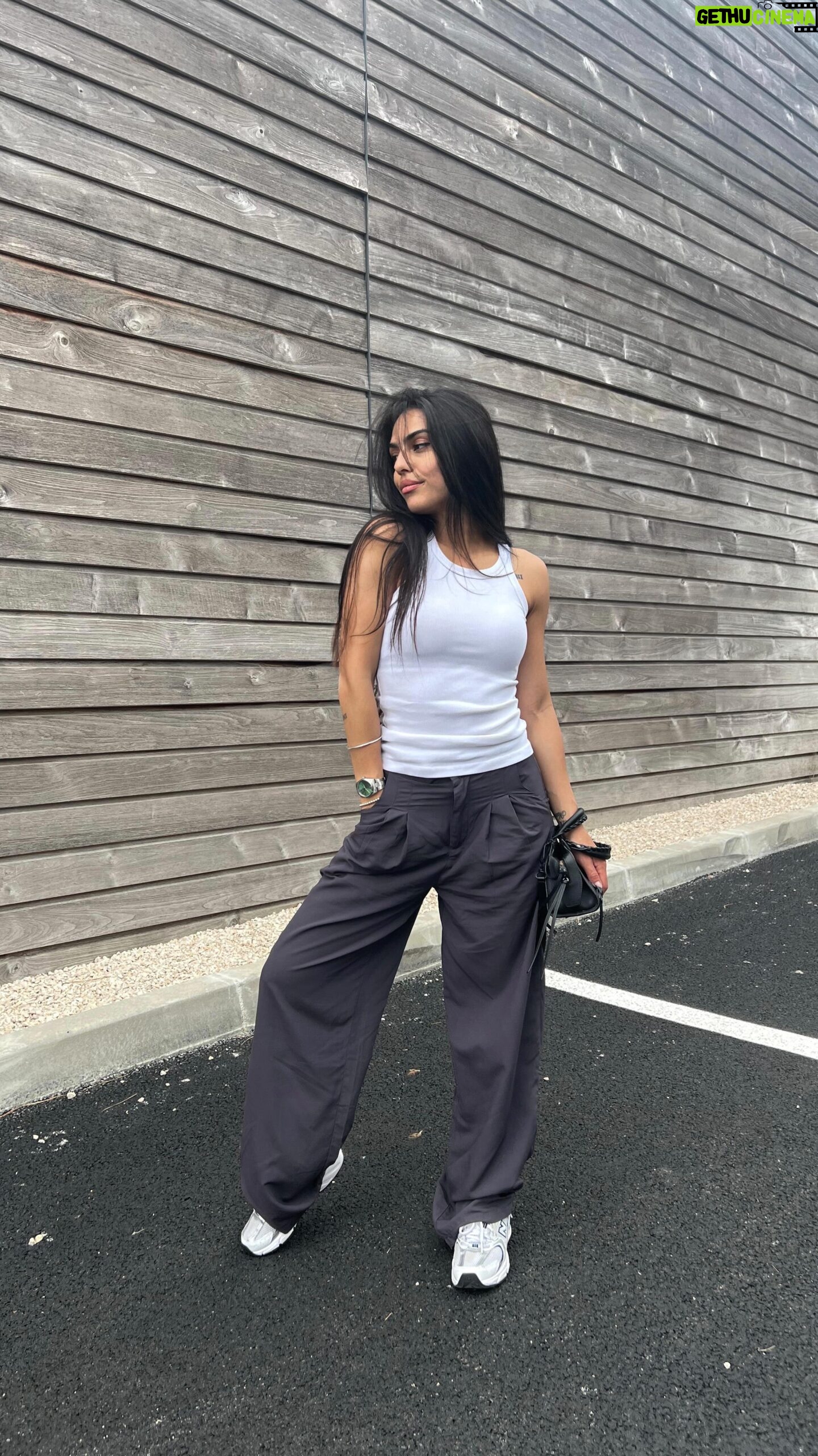 Julia Morgante Instagram - less is more définition 📹 ref pantalon : 11193603 sur @sheinfrance_