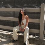 Julia Morgante Instagram - ne vous inquiétez pas j’ai bien fait le deuil de mon séjour aux US, mais je me dois de vous reparler de cet incroyable pantalon @revolve (mettez LCDE-WP280 dans la barre de recherche du site) 🫶🏼 ps : oui je marche dessus, on ne fait pas tous 1m76 ici ok ?