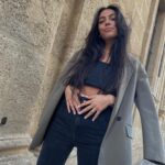Julia Morgante Instagram - je passe de 27 à 34 ans juste en enlevant 20cm de cheveux, (et en oubliant de FaceApp ma figure aussi) c’est fabuleux 🪐 passez une bonne journée guyz ! (en espérant que ma présence sur instagram soit aussi régulière que celle que j’ai sur tiktok) mes ongles : @les._.demoiselles