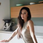 Julia Morgante Instagram – il est rare que je dise cela, mais j’ai vraiment hâte que vous découvriez enfin le projet sur lequel nous travaillons depuis plusieurs mois déjà 😏 on se retrouve ici en live ce dimanche à 20h, je compte sur vouuuus, préparez vos questions !