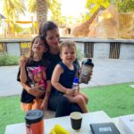 Julia Paredes Instagram - Best view, best family, best supplements 😜 Retrouvez la meilleure des qualités des protéines et compléments alimentaires sur @esncom et profitez de cadeaux et réductions avec le code PARISI sur fr.esn.com #publicite#family#abudhabi#giraffe#amazing