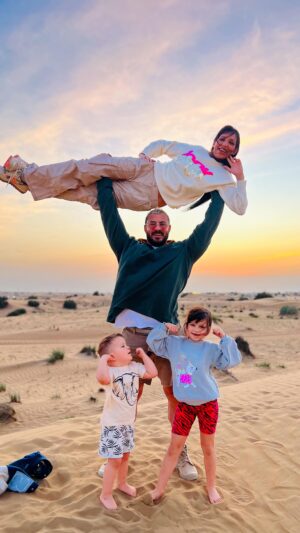 Julia Paredes Instagram - CONCOURS gift 🎁 Avec @laconciergeriedubai on a envie de vous faire plaisir et de vous faire vivre la même expérience que l’on a vécu en famille ❤️

Gain: un Safari VIP avec vehicule privé 4x4 jusqu’à 2 adultes   2 enfants

Conditions: s ‘abonner aux comptes suivants @laconciergeriedubai , @julia_paredes_off , @maximeparisi_ifbbpro 
- tagguer une personne sous le poste avec laquelle vous souhaitez vivre ce moment . 
- valable pendant un an et valable que vous veniez de Dubaï ou ailleurs dans le monde 
Je vous rappel aussi que cette conciergerie sélectionne pour vous les meilleurs endroits et activités sur Dubaï, vous n’avez rien à faire, juste profiter 🥰 
Résultat du concours : dimanche soir prochain ( dans une semaine) 
Bonne chance à tous 😘 
#gift#concours#dubai#collaboration#prestationofferte#family#love