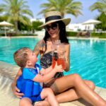Julia Paredes Instagram - Stay hydrated 💦 Bon dimanche à tous #esn#publicite#sun#dubai#family#instagood#instagram