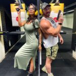 Julia Paredes Instagram - Mr. And Mrs Parisi #mrandmrssmith#passion#gun#dubai