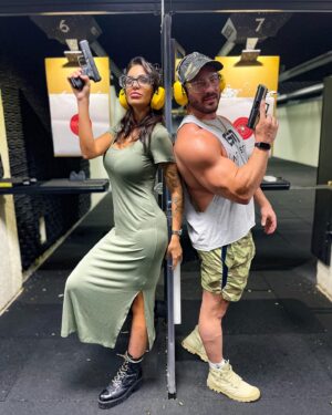 Julia Paredes Instagram - Mr. And Mrs Parisi 
#mrandmrssmith#passion#gun#dubai