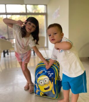 Julia Paredes Instagram - Rentrée pour mon vittorio aujourd’hui à la crèche ! Et première rentrée sans couche il est propre depuis un mois à 2 ans et 2 mois trop fière ! Il n’a pas pleuré et il était heureux de retrouver sa chérie de l’année dernière 🙈 
Demain c’est au tour de Luna ! J’espère que la rentrée de vos enfants se passe bien 🤩 
#dubai#school#backtoschool#nursery