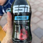 Julia Paredes Instagram - Un petit isoclear déjà prêt pour avoir ma dose de protéine partout où je vais 🤩 Sans sucre, sans lactose et sans gras N’oubliez pas le code PARISI pour bénéficiez de réductions sur le meilleur site de compléments alimentaires et protéines, made in Germany 🇩🇪 💪🏼 #esn#lienenbio#publicite#collaborationcommerciale#fitness#instagram#instagood