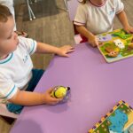 Julia Paredes Instagram – Rentrée pour mon vittorio aujourd’hui à la crèche ! Et première rentrée sans couche il est propre depuis un mois à 2 ans et 2 mois trop fière ! Il n’a pas pleuré et il était heureux de retrouver sa chérie de l’année dernière 🙈
Demain c’est au tour de Luna ! J’espère que la rentrée de vos enfants se passe bien 🤩
#dubai#school#backtoschool#nursery