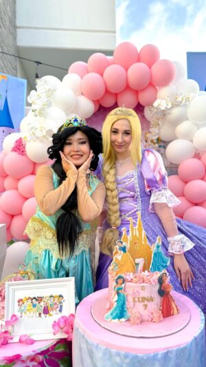 Julia Paredes Instagram - Happy Birthday Luna 🥳🎉 

With @event.kids.dubai team we’ve organised a Princess party for our little girl 💕 so she could have fun with all her friends! Jasmine and Rapunzel were just like in a fairytale — kind, gentle and nice 😍 Bubble show was fantastic🫧

If you are looking for event planner in Dubai, I definitely recommend @event.kids.dubai as a professional team ❤️

🏷️by promocode “JULIA” you will get a mini bubble show as a GIFT if order in March