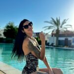 Julia Paredes Instagram - Vous avez déjà goûter ces barres protéinées? C’est le snack idéal, une délicieuse alternative aux barres chocolatées traditionnelles , avec 14g de protéines, sans sucre ajouté et c’est juste trop bon! Vous avez plusieurs goûts et toujours -20% sur l’alimentation avec le code PARISI ( lien dans ma bio) #food#fitness#collaboration#dubai#swim#snack#instagram